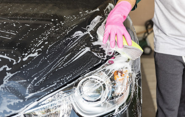 The Benefits of Using pH-Neutral Shampoos for Car Washing