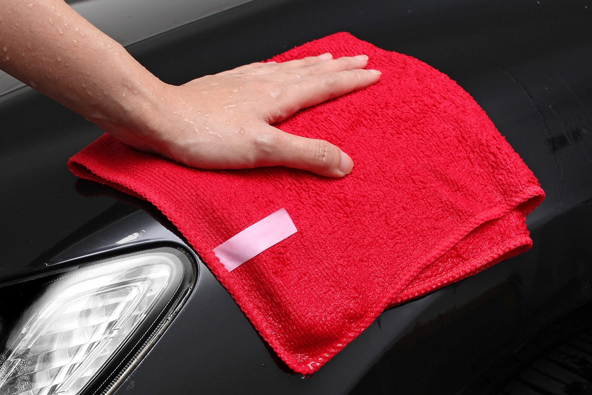 https://www.killerbrands.co.uk/cdn/shop/articles/The_Role_of_Microfiber_Towels_in_Car_Detailing_-_main_1200x.jpg?v=1722352732