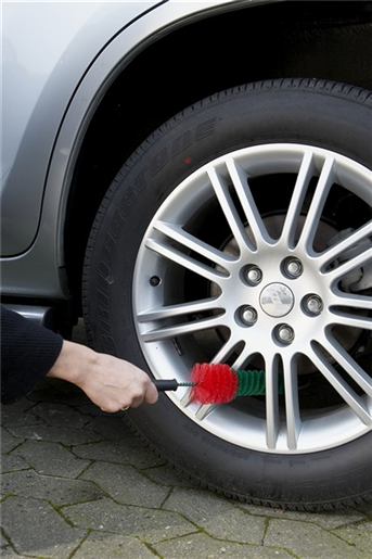 Vikan Wheel Brush Red-Green Medium 325mm Protected Shaft
